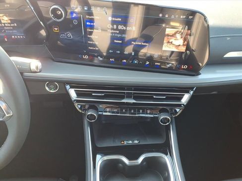 New 2026 Chevrolet Traverse LT w/ Sun and Wheel Package FWD image 25
