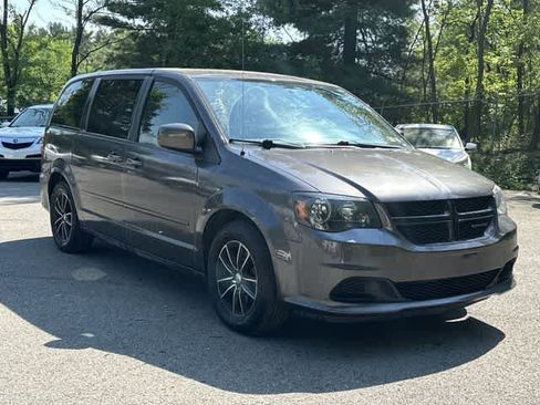 Used 2017 Dodge Grand Caravan SE FWD image 18