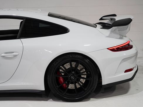 Used 2018 Porsche 911 GT3 RWD image 32