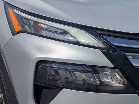 Used 2024 Nissan Rogue S image 9