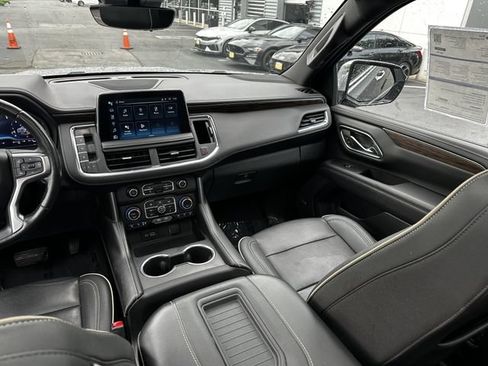 Used 2023 Chevrolet Suburban Premier w/ Advanced Technology Package AWD/4WD image 17