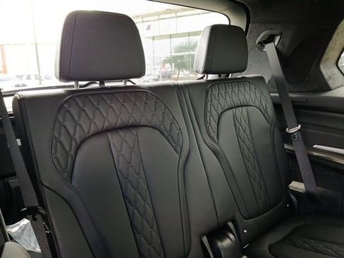 New 2026 BMW X7 M60i image 12