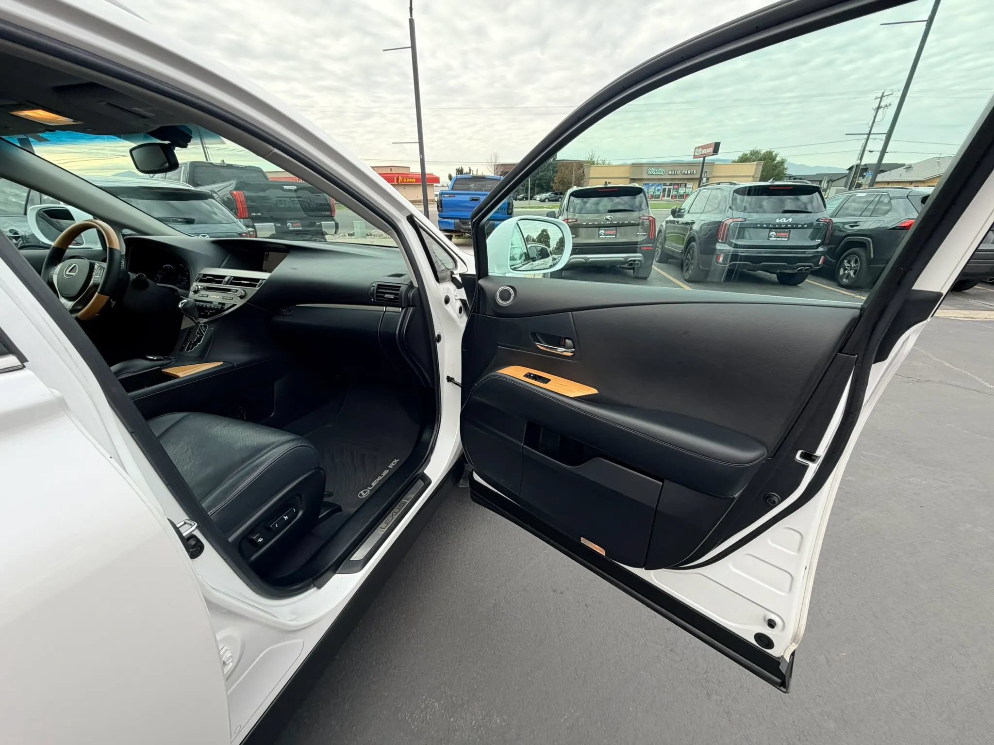 Used 2015 Lexus RX 450h AWD image 24