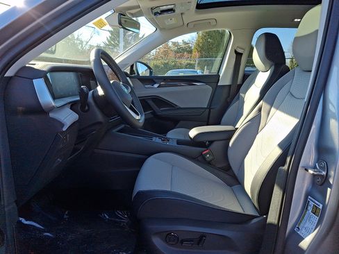 New 2026 Volkswagen Tiguan SE image 9