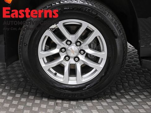 Used 2024 Chevrolet Suburban LT image 34