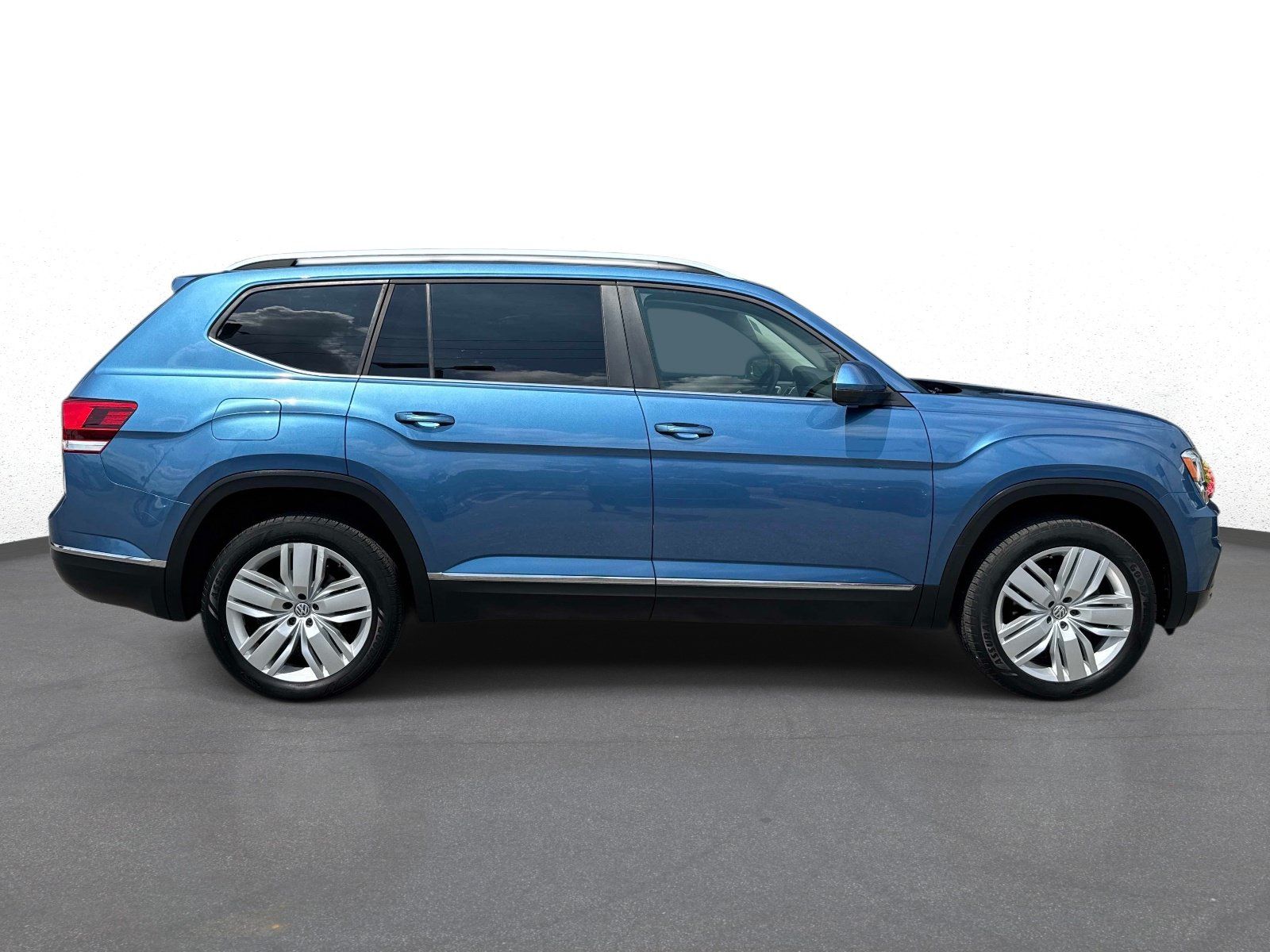 Used 2019 Volkswagen Atlas SEL FWD image 2