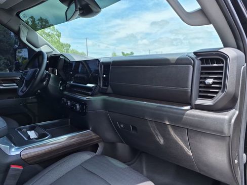Used 2024 Chevrolet Silverado 2500 LT AWD/4WD image 37