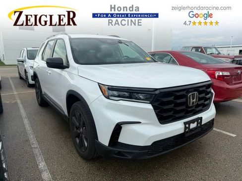 Used 2025 Honda Pilot Sport image 1