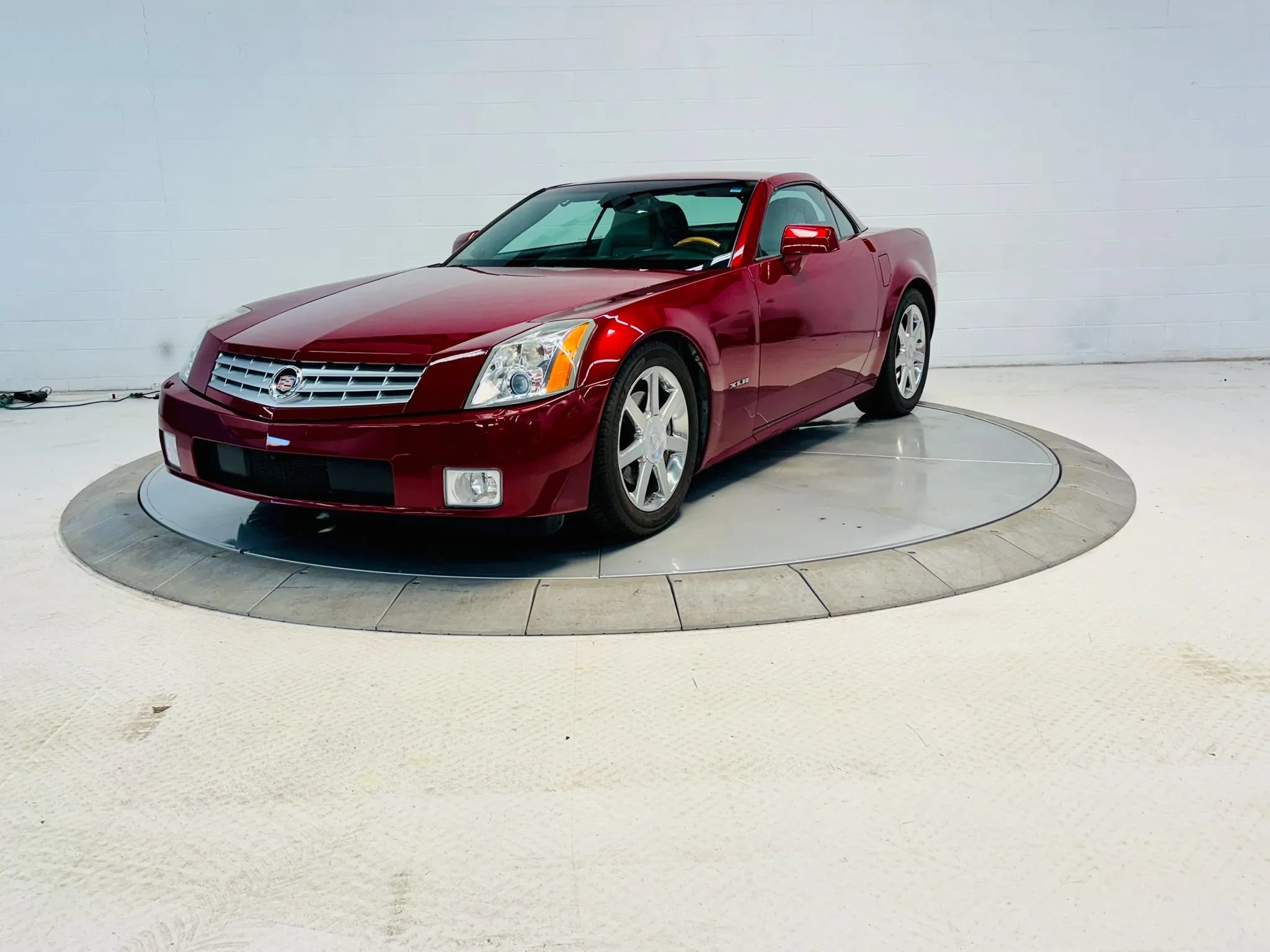Used 2006 Cadillac XLR RWD image 10