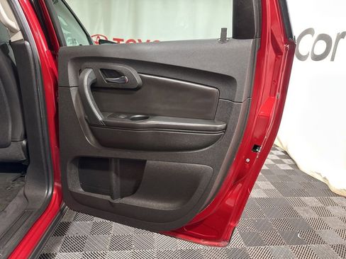 Used 2012 Chevrolet Traverse LT image 25