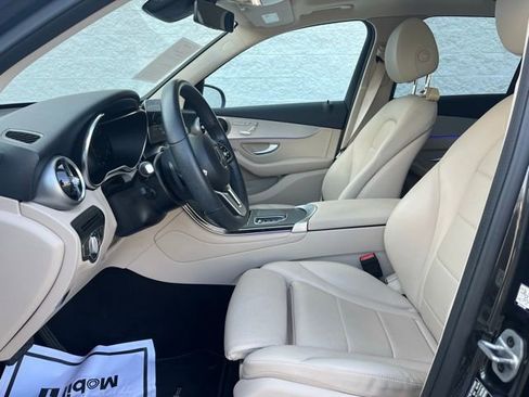 Used 2022 Mercedes-Benz GLC 300 4MATIC image 4