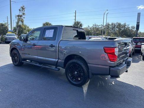 Used 2019 Nissan Titan SV w/ SV Convenience Package image 4