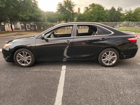 Used 2015 Toyota Camry SE FWD image 4