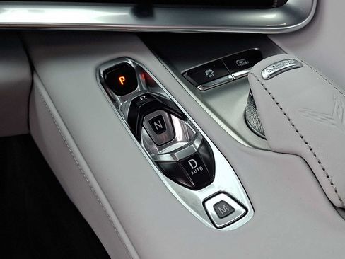 Used 2024 Chevrolet Corvette Stingray Premium Conv w/ Z51 Performance Package RWD image 13