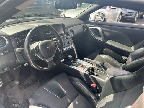 Used 2009 Nissan GT-R Premium image 3