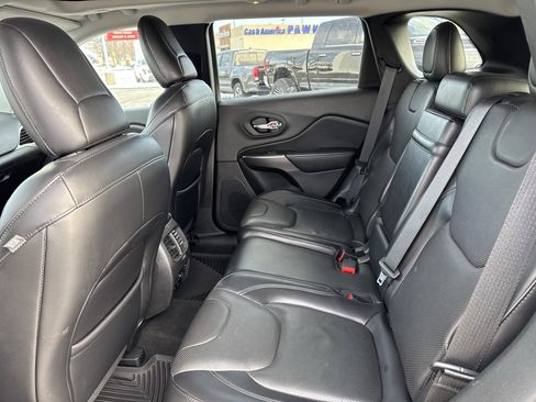 Used 2019 Jeep Cherokee Overland w/ Technology Group image 36