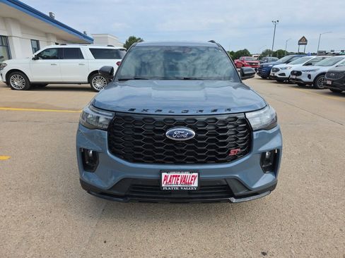 Used 2025 Ford Explorer ST AWD/4WD image 2