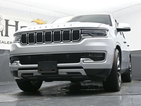 Used 2022 Jeep Wagoneer Series III w/ Premium Group I AWD/4WD image 4