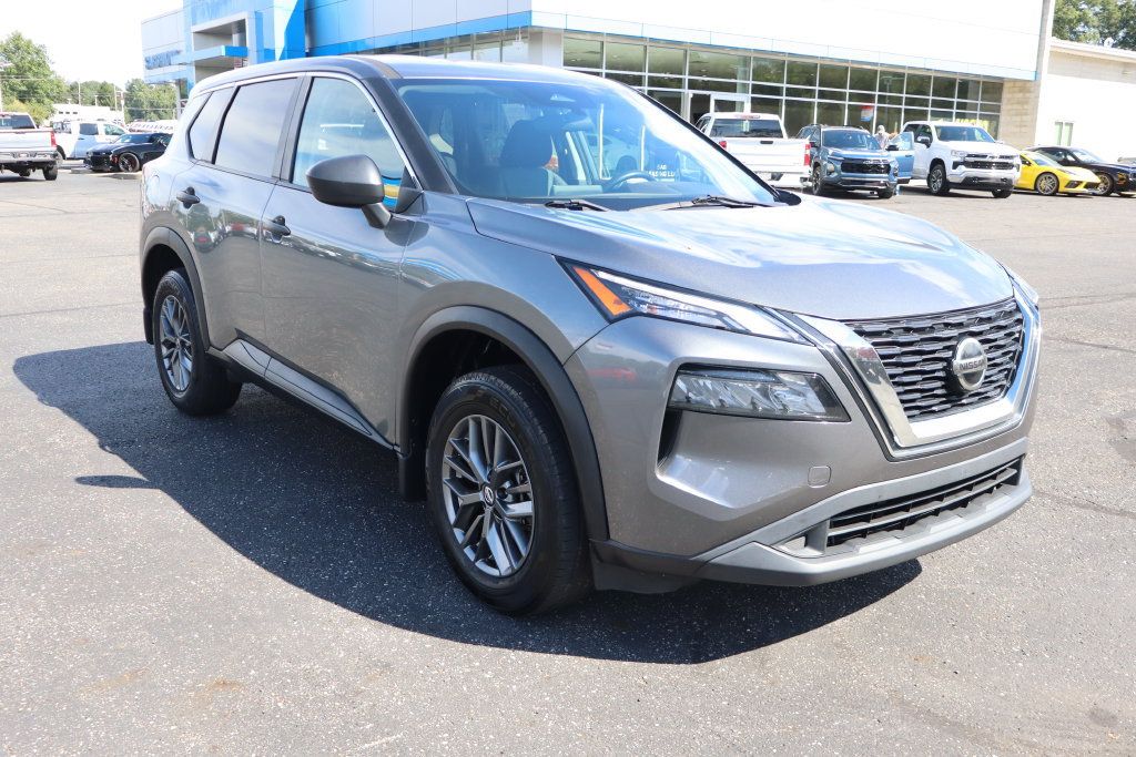 Used 2021 Nissan Rogue S AWD/4WD image 2