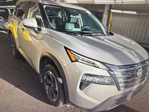 Certified 2025 Nissan Rogue SV FWD image 11