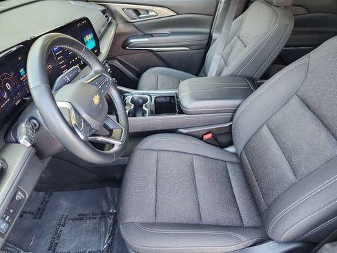 Used 2024 Chevrolet Traverse LT FWD image 4