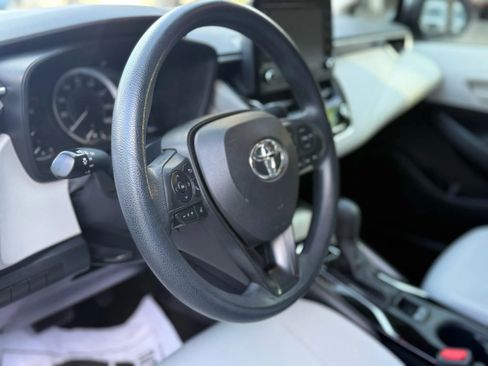 Used 2022 Toyota Corolla LE image 12