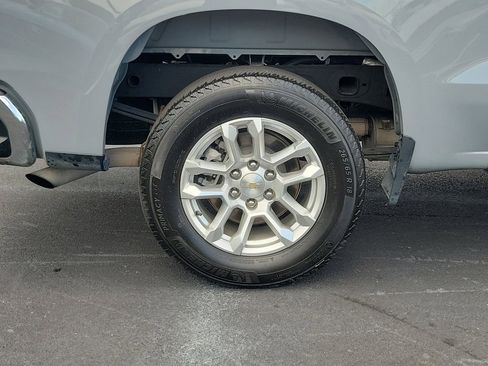 Used 2024 Chevrolet Silverado 1500 LT AWD/4WD image 7