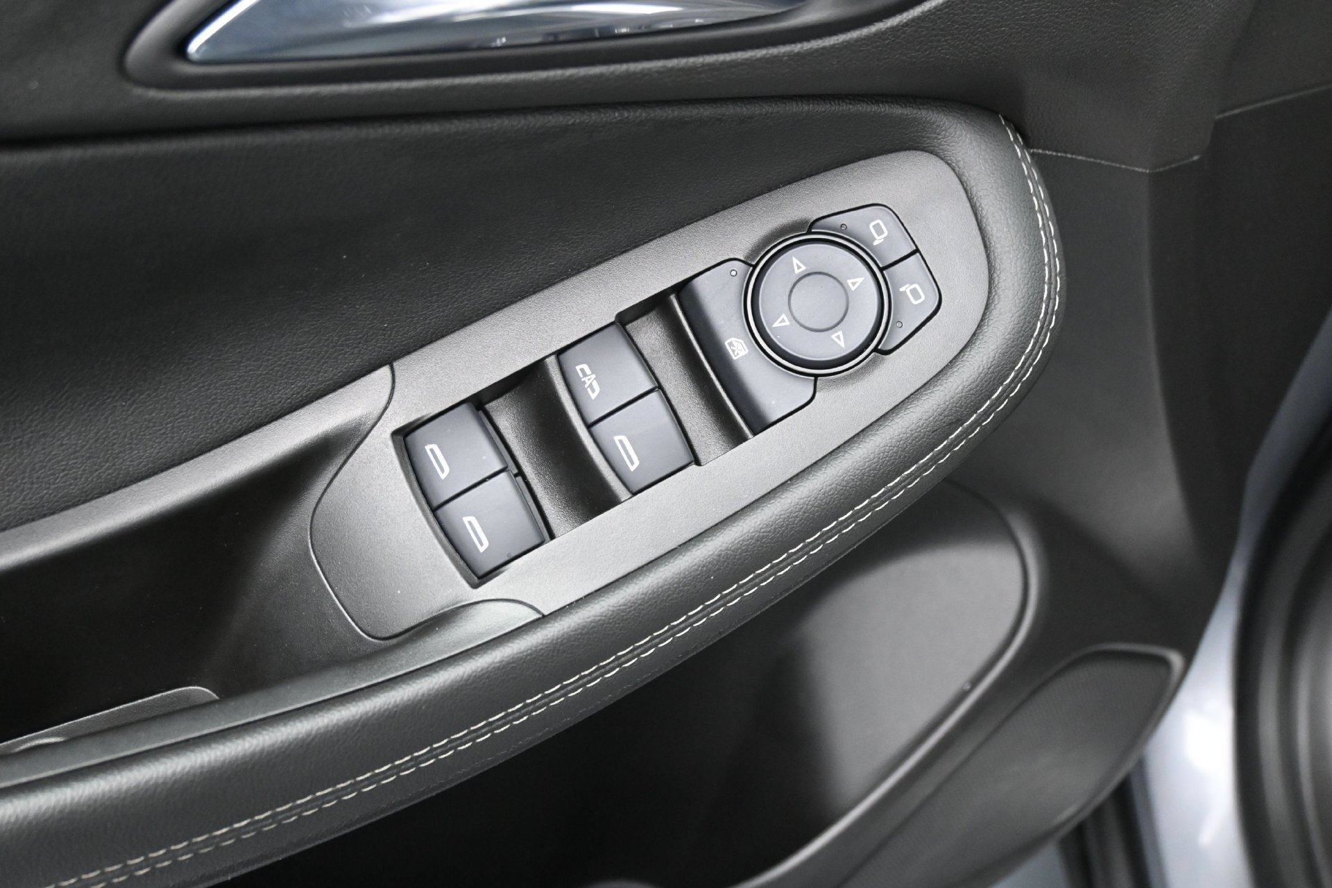 Used 2021 Buick Encore GX Preferred w/ Cold Weather Comfort Package AWD/4WD image 18