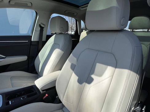 Used 2023 Audi Q3 2.0T Premium w/ Convenience Package image 16