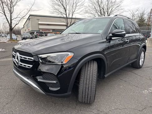Used 2025 Mercedes-Benz GLE 450e 4MATIC w/ Winter Package image 3