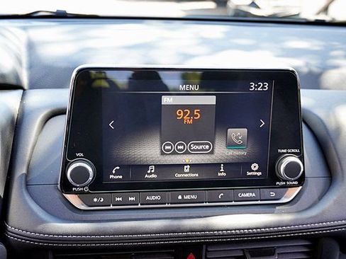 Used 2025 Nissan Rogue S FWD image 24