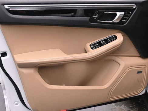 Used 2021 Porsche Macan S w/ Premium Package Plus image 10