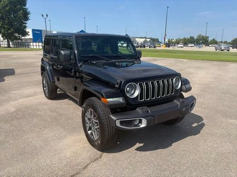 Used 2025 Jeep Wrangler Unlimited Sahara AWD/4WD image 8