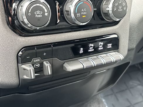 New 2026 RAM 1500 Express AWD/4WD image 21