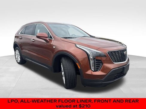 Used 2019 Cadillac XT4 Luxury w/ Cold Weather Package FWD image 7