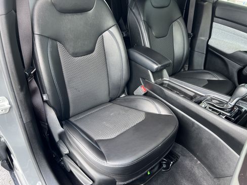 Used 2023 Jeep Compass Latitude AWD/4WD image 25