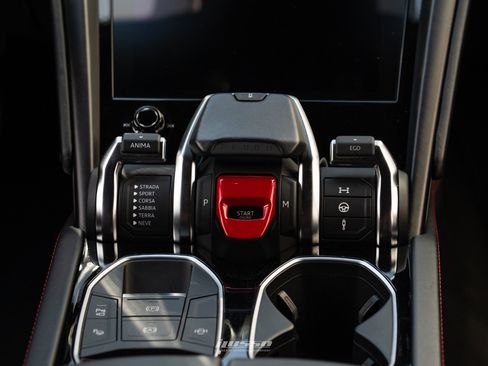 Used 2021 Lamborghini Urus AWD/4WD image 53