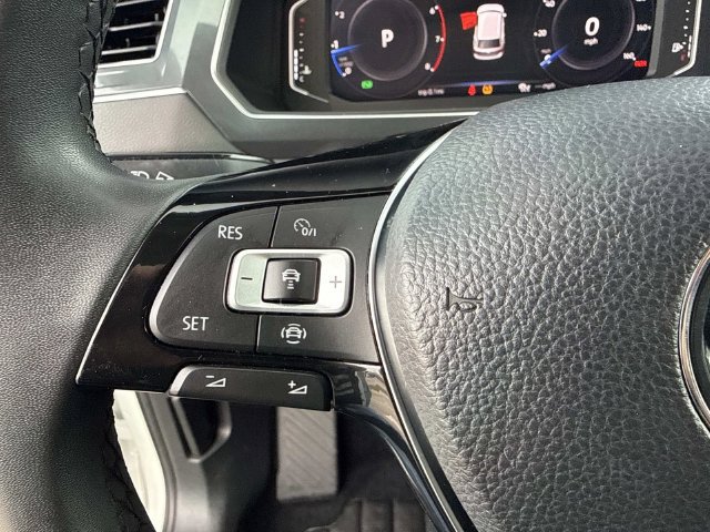 Used 2020 Volkswagen Tiguan SEL FWD image 32