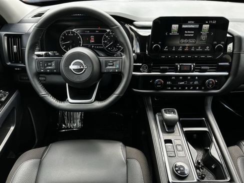 Used 2024 Nissan Pathfinder SL AWD/4WD image 11