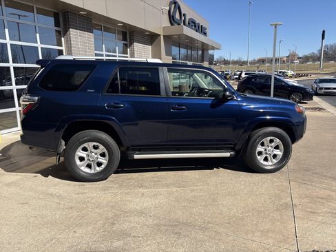 Used 2017 Toyota 4Runner SR5 Premium image 11
