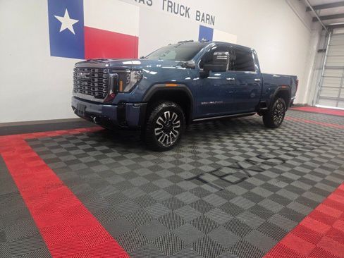 Used 2024 GMC Sierra 2500 Denali Ultimate AWD/4WD image 2