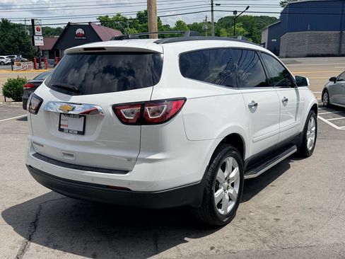 Used 2017 Chevrolet Traverse LT w/ Style and Technology Package FWD image 6