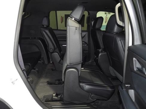 Used 2025 Chevrolet Traverse LT w/ Midnight/Sport Edition AWD/4WD image 41