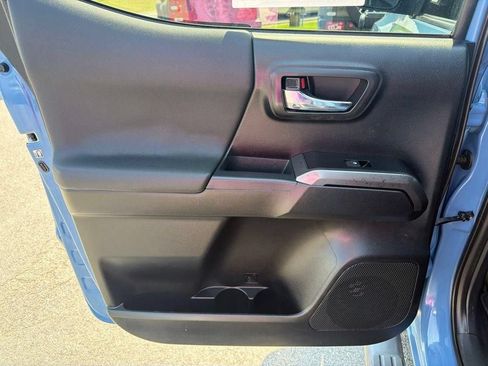 Used 2019 Toyota Tacoma TRD Sport AWD/4WD image 18