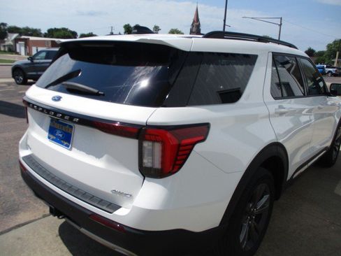 Used 2025 Ford Explorer Active w/ Active Comfort Package AWD/4WD image 5