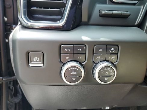 Used 2023 GMC Sierra 1500 Denali w/ Technology Package AWD/4WD image 30