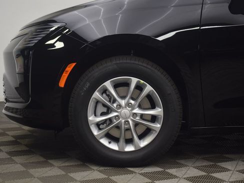 New 2027 Chrysler Pacifica Select AWD/4WD image 9