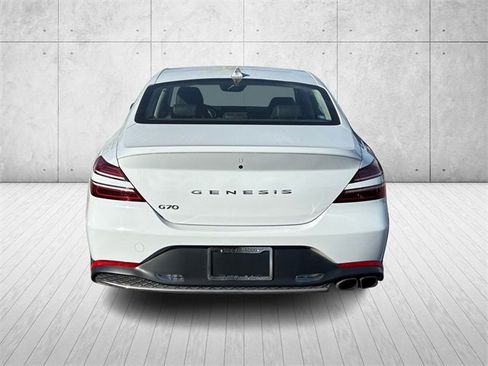 Used 2022 Genesis G70 2.0T image 4