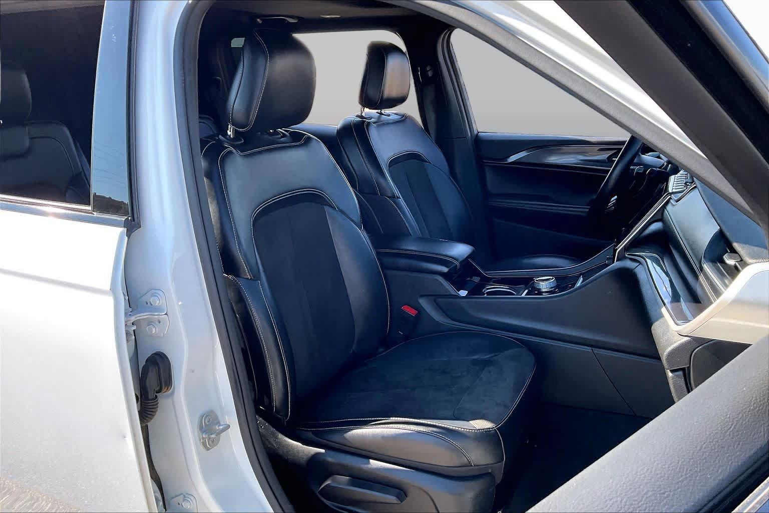 Used 2021 Jeep Grand Cherokee L Laredo AWD/4WD image 9