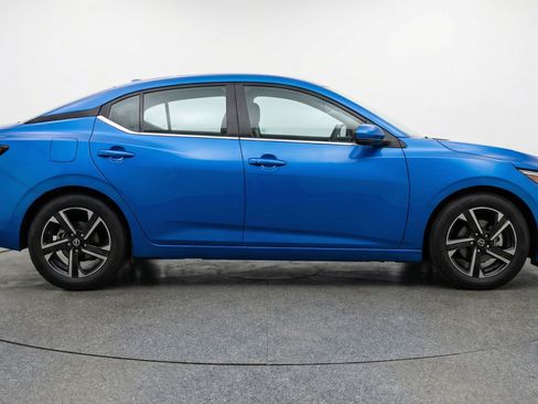 Used 2025 Nissan Sentra SV FWD image 11
